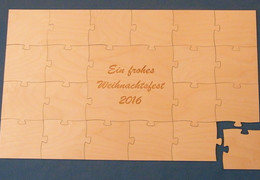 Sperrholzpuzzle mit Textgravur