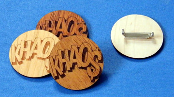 Ansteckbuttons aus Holz